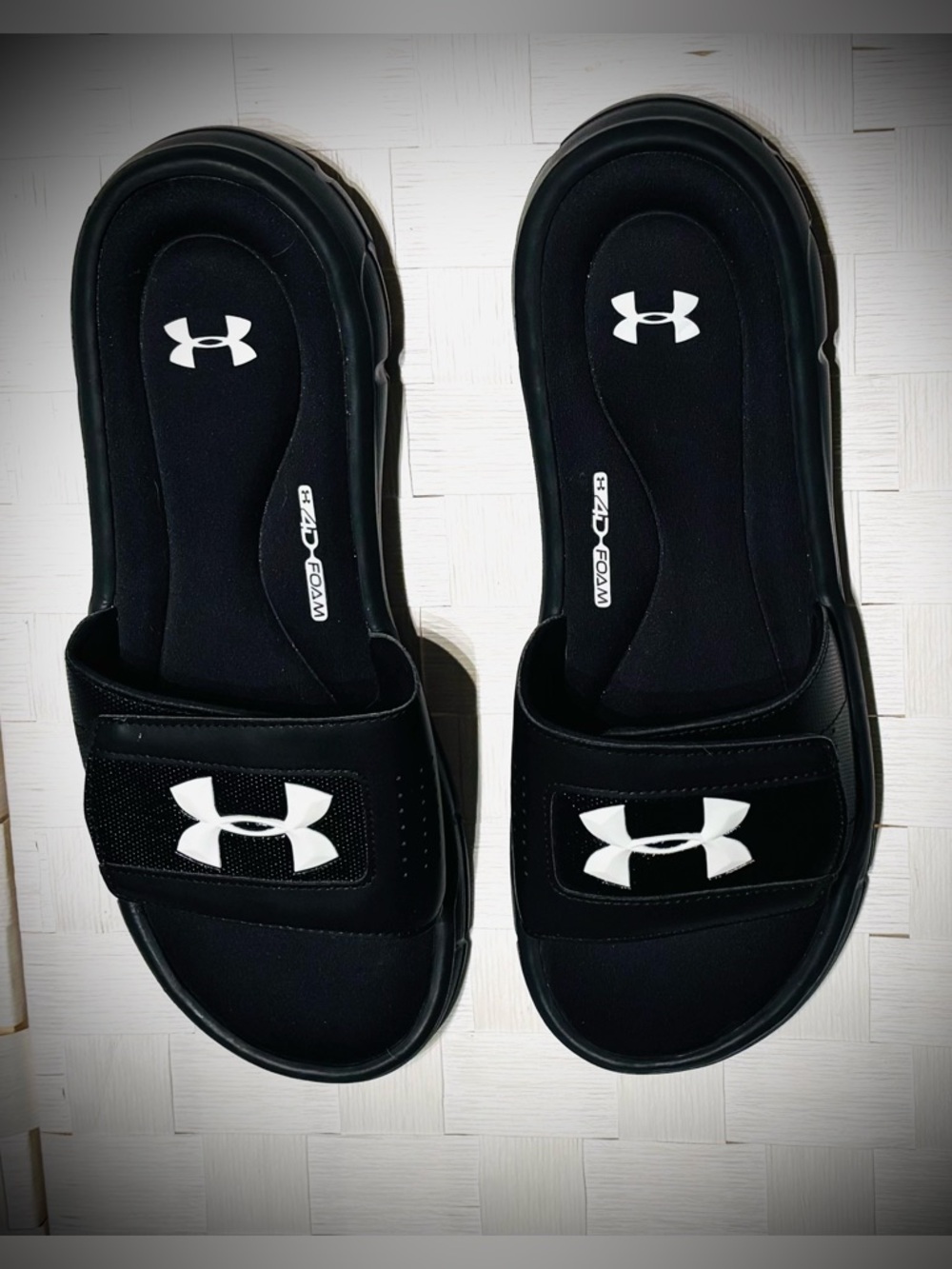 UNDER AMOUR Men’s Black Slide Sandals With Easy Velcro Adjustment . Size 13